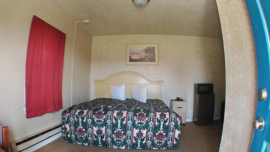 Colonial Motel Marshalltown Екстер'єр фото